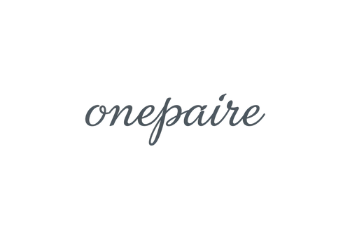 Schreib onepaire in schön schrift als logo